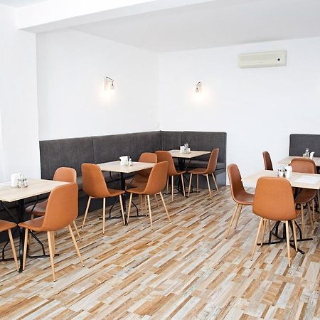 Hotel Terra Орадя Экстерьер фото