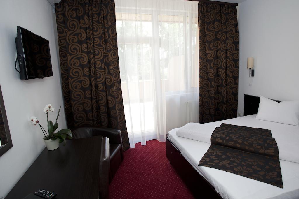Hotel Terra Орадя Экстерьер фото