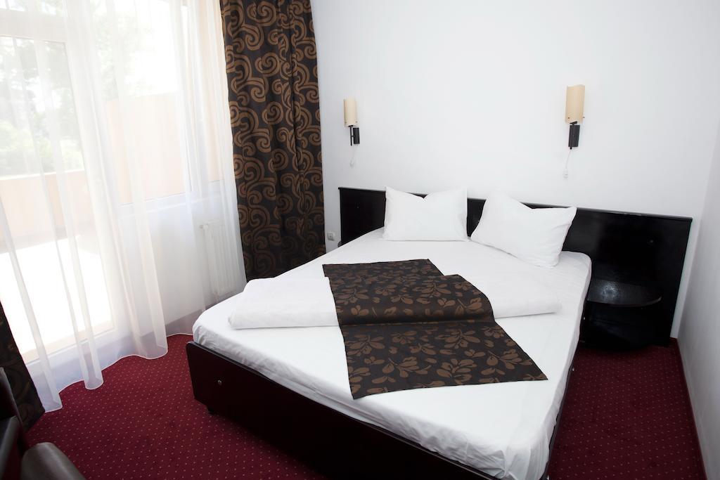 Hotel Terra Орадя Экстерьер фото