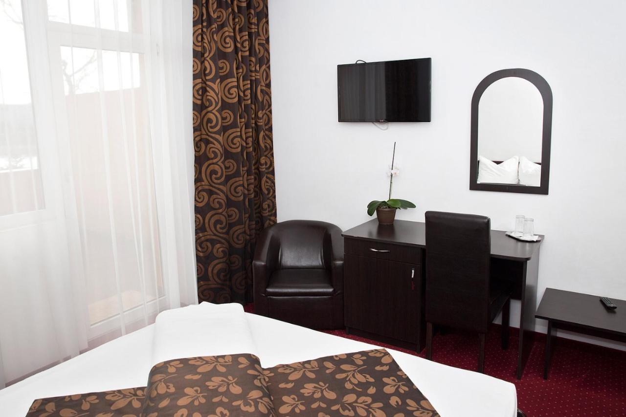Hotel Terra Орадя Экстерьер фото