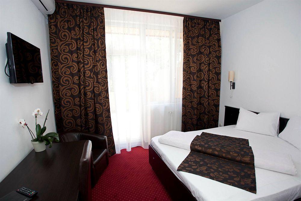 Hotel Terra Орадя Экстерьер фото
