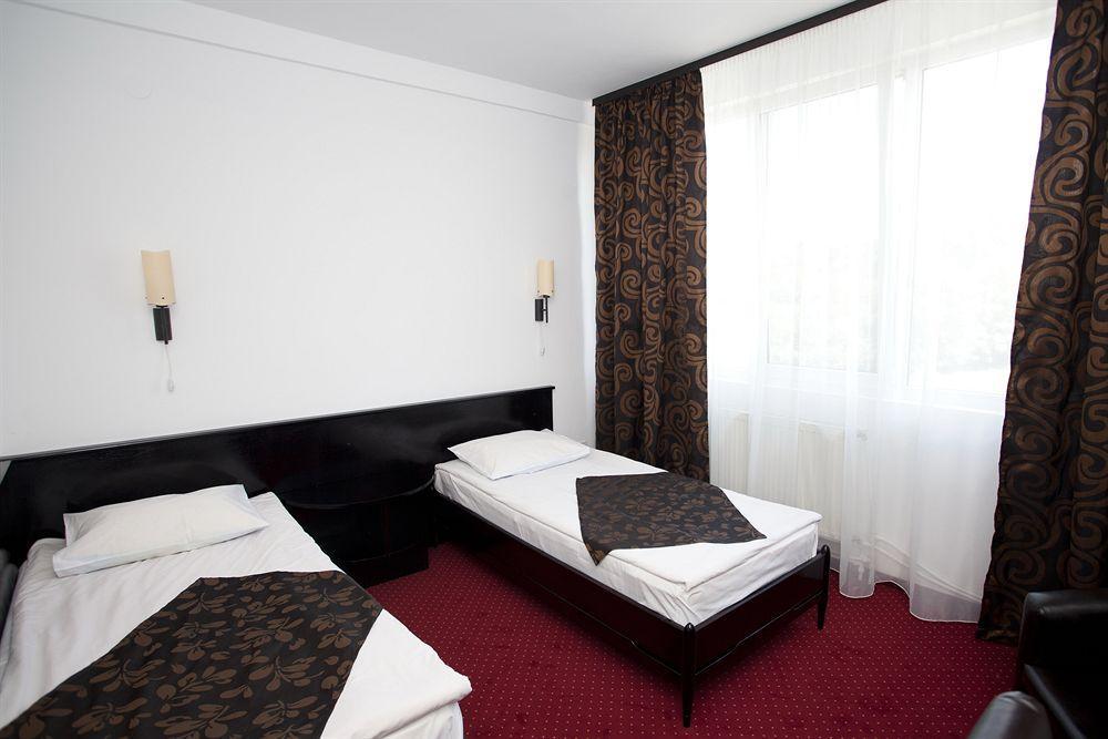 Hotel Terra Орадя Экстерьер фото