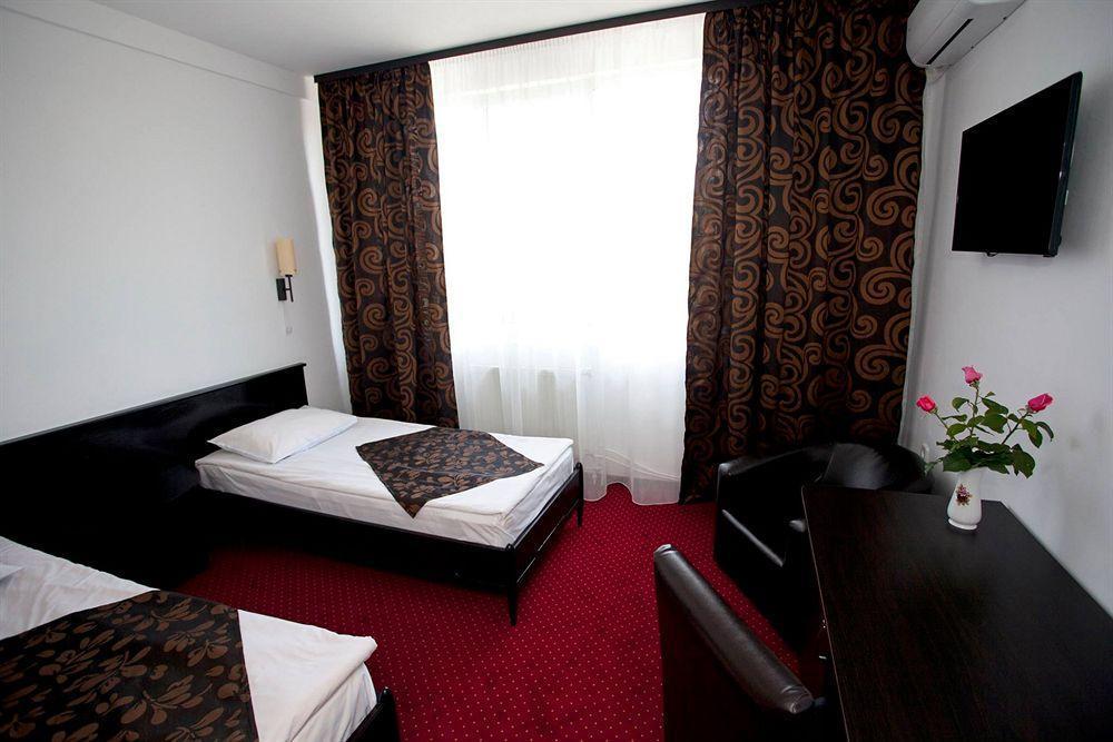 Hotel Terra Орадя Экстерьер фото