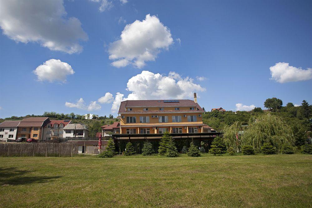 Hotel Terra Орадя Экстерьер фото