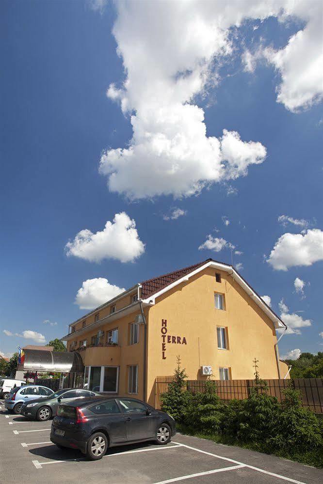 Hotel Terra Орадя Экстерьер фото