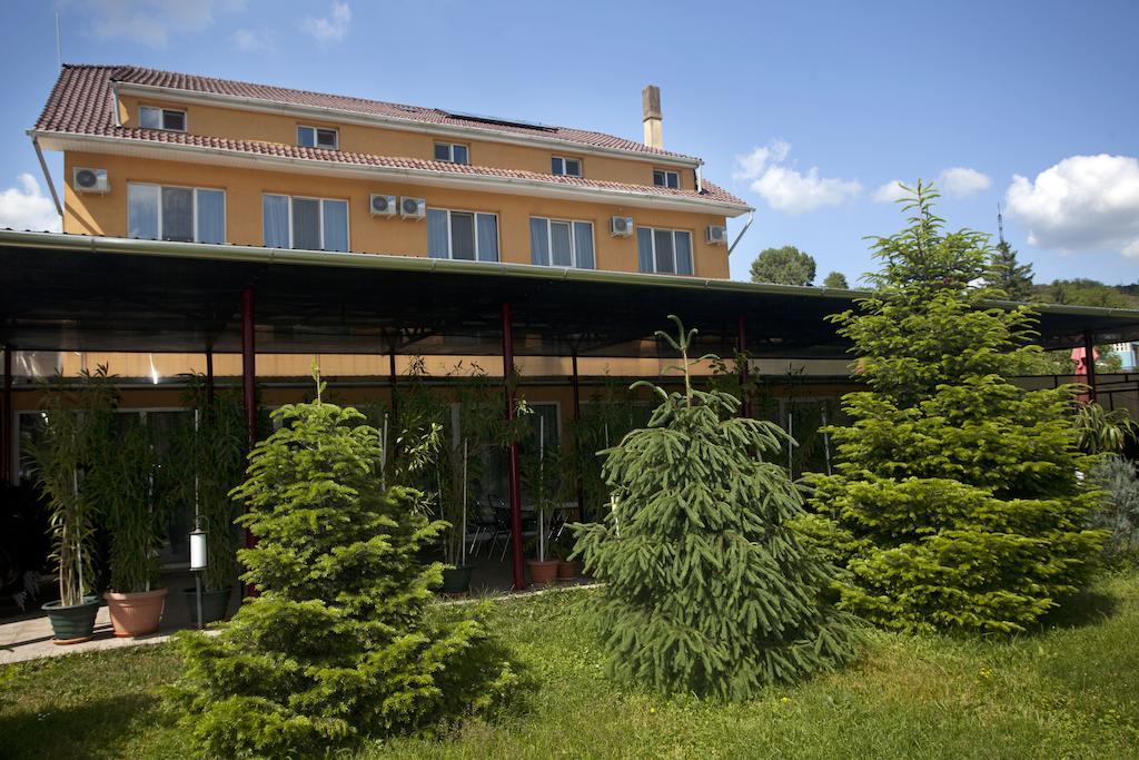 Hotel Terra Орадя Экстерьер фото