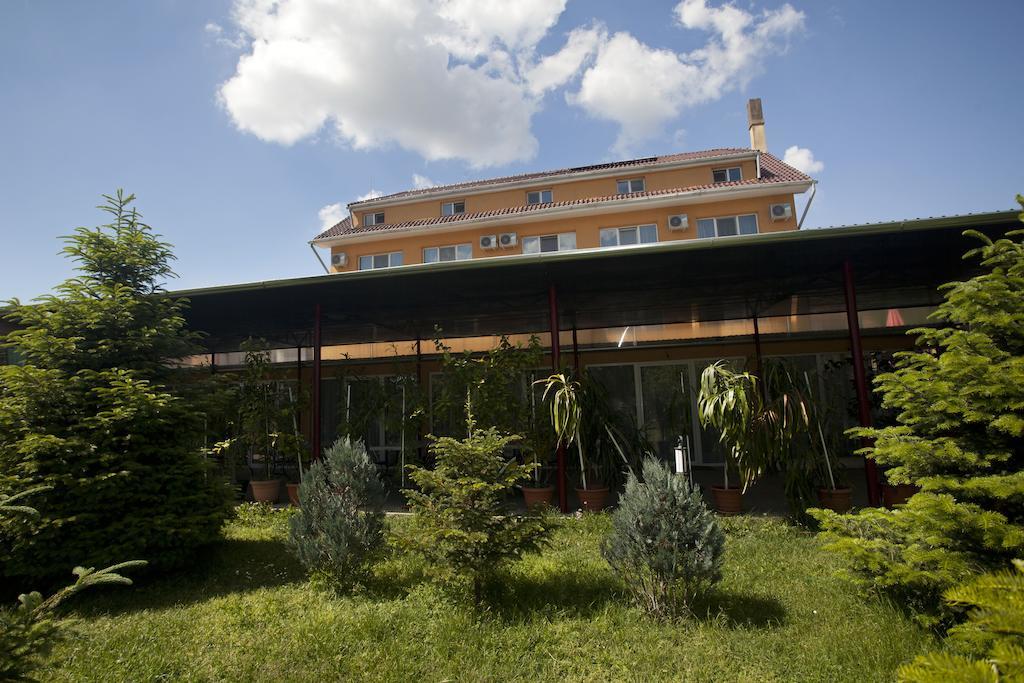 Hotel Terra Орадя Экстерьер фото