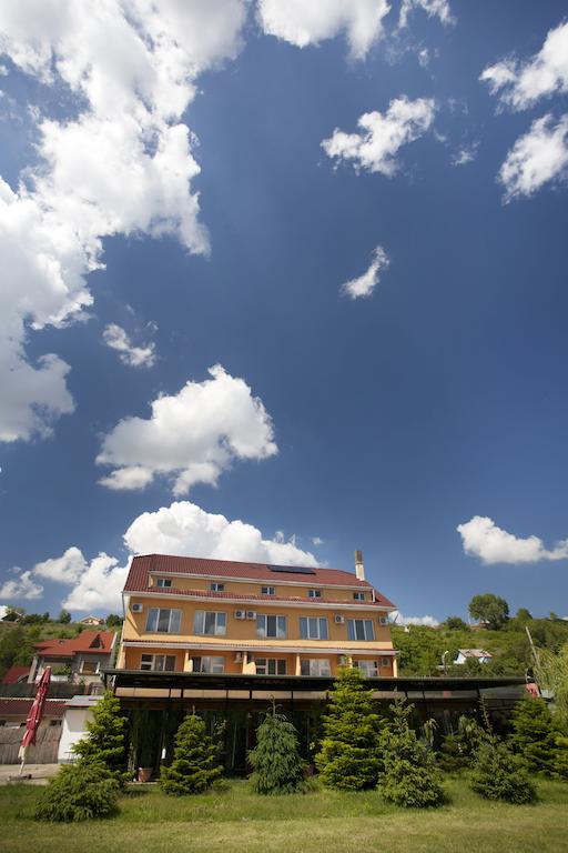 Hotel Terra Орадя Экстерьер фото