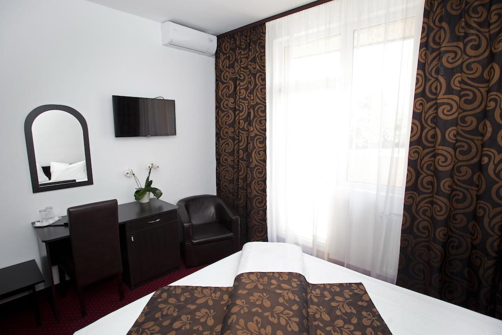 Hotel Terra Орадя Экстерьер фото