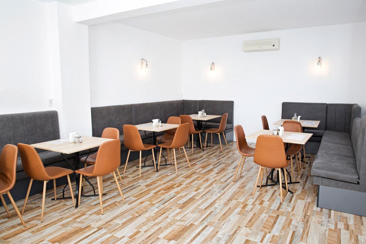 Hotel Terra Орадя Экстерьер фото